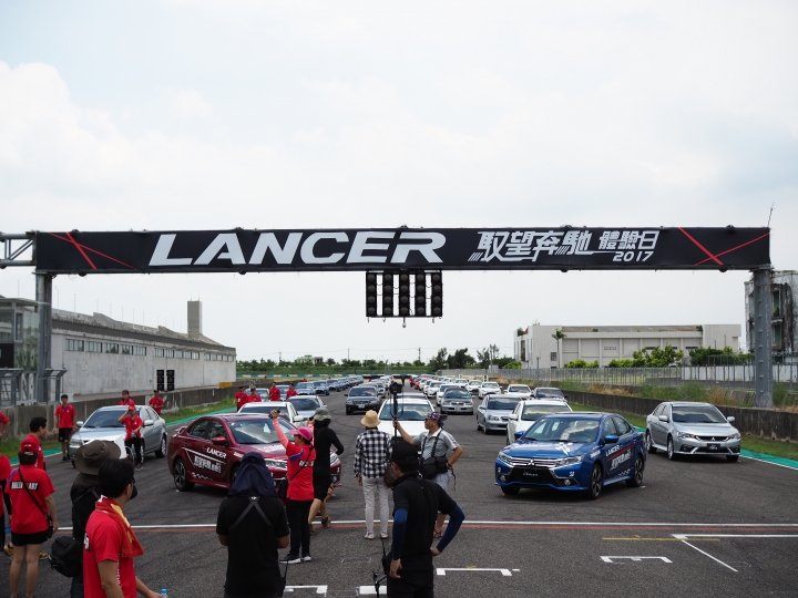 ［分享］左左右右搖擺一整天之開車開到爛屁股之三菱 Lancer 大鵬灣好會跑