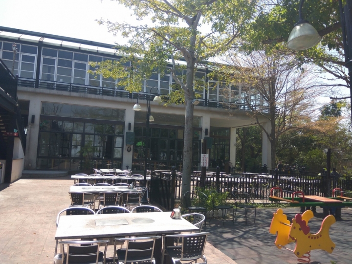 [景觀&親子餐廳/簡餐]彰化市八卦山附近的卦山月圓食記~適合帶小朋友來玩~適合親子聚餐~適合假日走一走