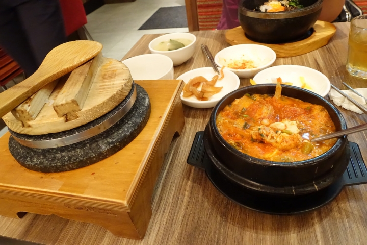 【食記】林口三井outlet。bibim'韓國料理~石鍋拌飯與豆腐煲好吃!!
