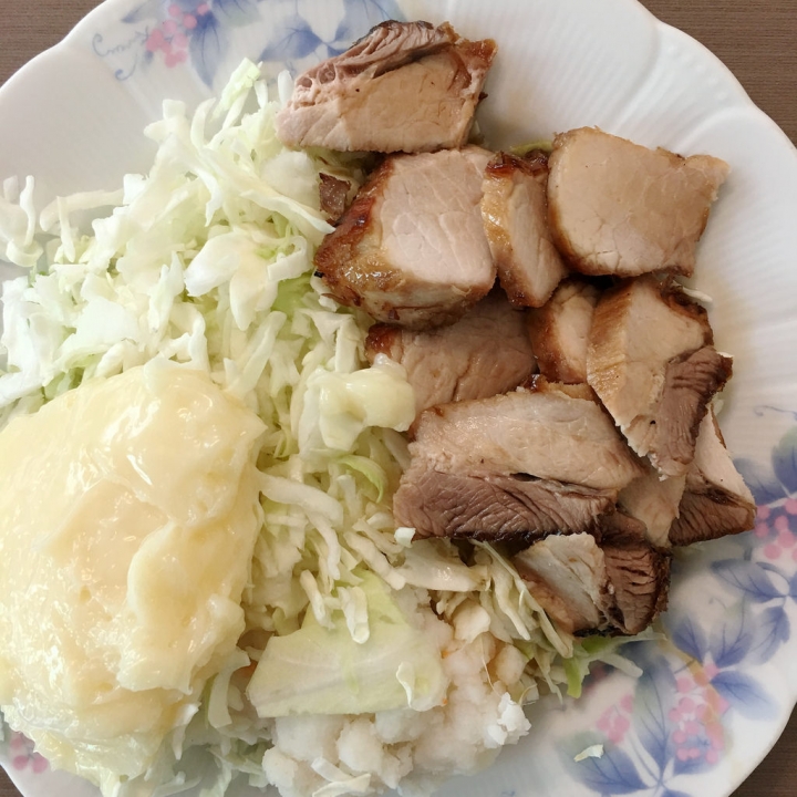 【分享】台中舊市區最強老店之一「烤肉沙拉店」