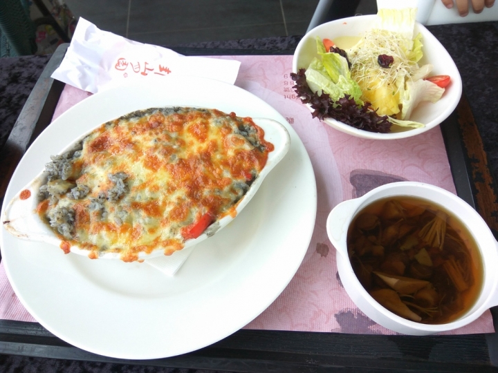 [景觀&親子餐廳/簡餐]彰化市八卦山附近的卦山月圓食記~適合帶小朋友來玩~適合親子聚餐~適合假日走一走
