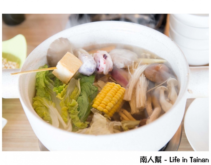 【台南永康區-美食】英式下午茶擺盤|霸氣龍蝦鍋|石頭鍋|涮涮鍋 ~ ㄔ鍋了