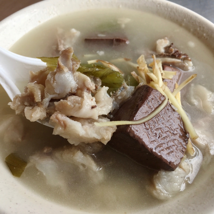 【分享】台中在地人才知道的路邊攤滷肉飯「康 京兆堂」肉角飯