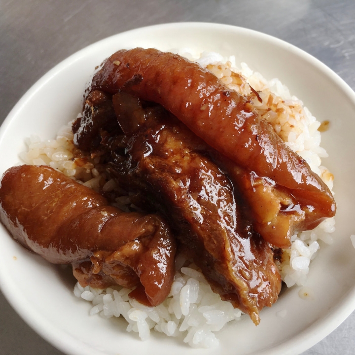 【分享】台中在地人才知道的路邊攤滷肉飯「康 京兆堂」肉角飯