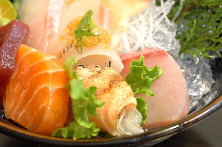 [台南][東區] 東洋まぐろ日式定食。超低溫生魚片