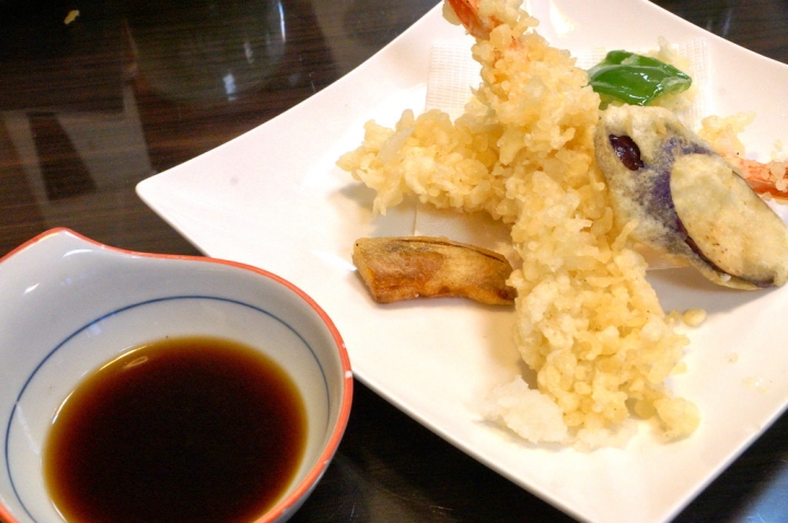 [台南][東區] 東洋まぐろ日式定食。超低溫生魚片