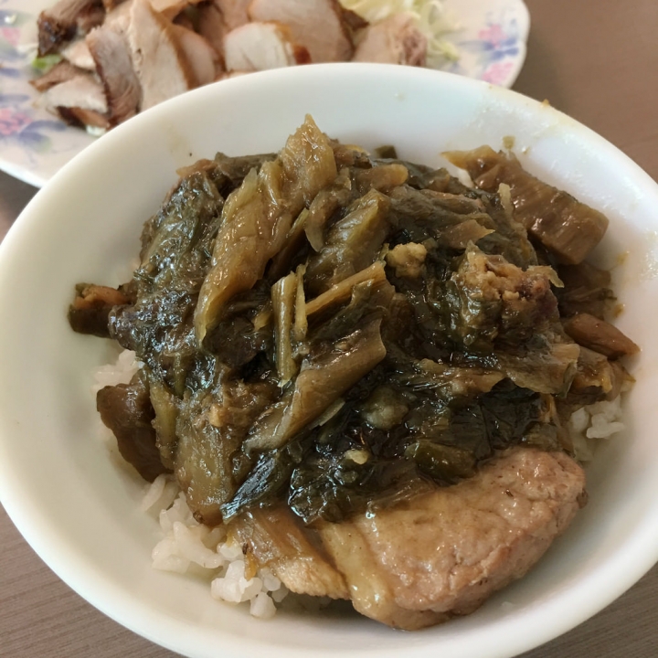 【分享】台中舊市區最強老店之一「烤肉沙拉店」