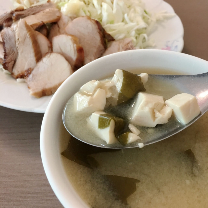 【分享】台中舊市區最強老店之一「烤肉沙拉店」
