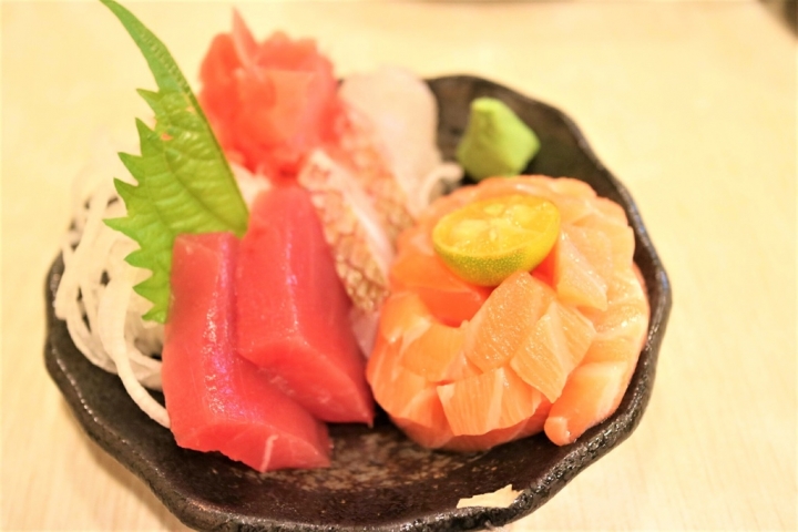 《南港船屋》野生海釣幸福味，崁仔頂新鮮的生魚片 (內含餐廳資訊)