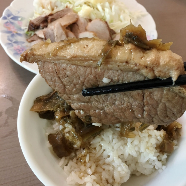 【分享】台中舊市區最強老店之一「烤肉沙拉店」