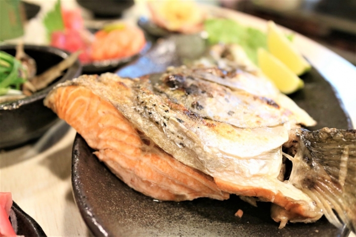 《南港船屋》野生海釣幸福味，崁仔頂新鮮的生魚片 (內含餐廳資訊)