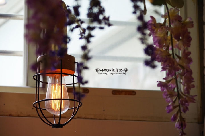【台北士林早午餐】『伍伍零-咖啡與餐』巷弄內夢幻玻璃屋/近捷運芝山站/乾燥花/拍照.IG打卡/免服務費/WiFi