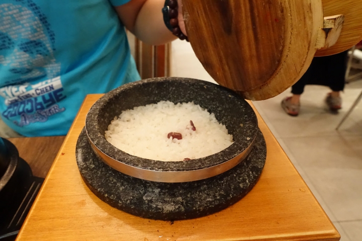【食記】林口三井outlet。bibim'韓國料理~石鍋拌飯與豆腐煲好吃!!