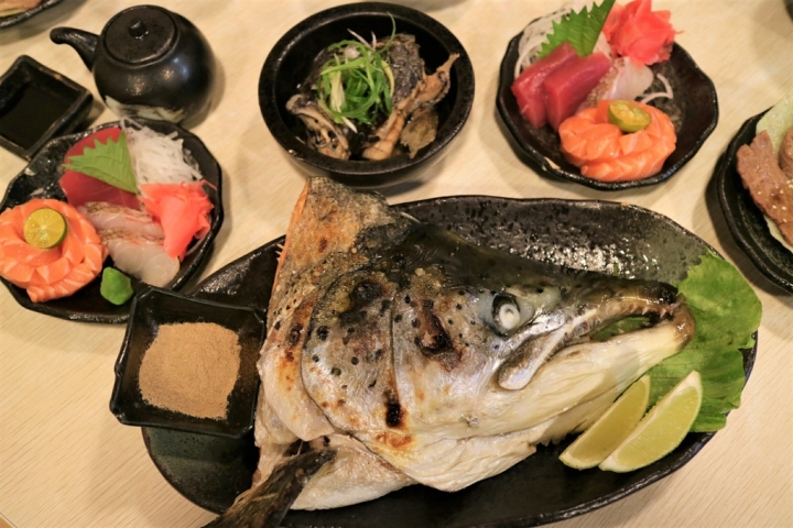 《南港船屋》野生海釣幸福味，崁仔頂新鮮的生魚片 (內含餐廳資訊)