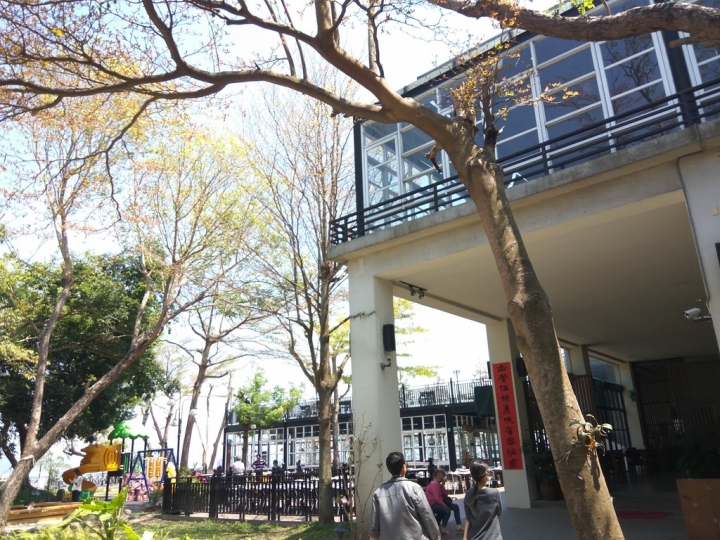 [景觀&親子餐廳/簡餐]彰化市八卦山附近的卦山月圓食記~適合帶小朋友來玩~適合親子聚餐~適合假日走一走