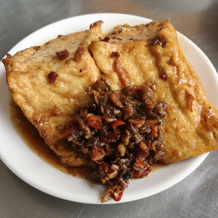 【分享】台中在地人才知道的路邊攤滷肉飯「康 京兆堂」肉角飯