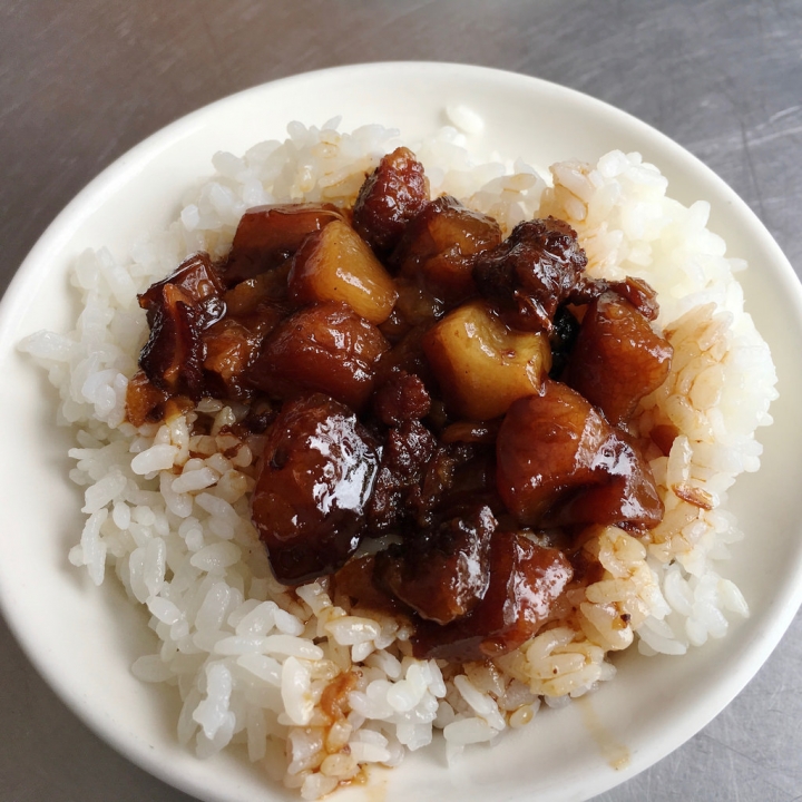 【分享】台中在地人才知道的路邊攤滷肉飯「康 京兆堂」肉角飯