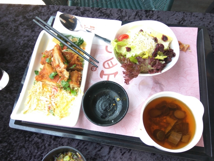 [景觀&親子餐廳/簡餐]彰化市八卦山附近的卦山月圓食記~適合帶小朋友來玩~適合親子聚餐~適合假日走一走