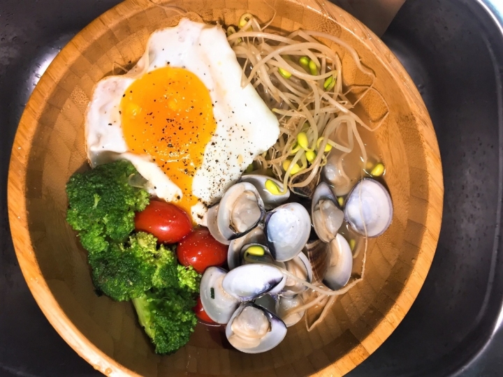 【食譜】第3堂課 颱風天求生料理。鍋燒泡麵