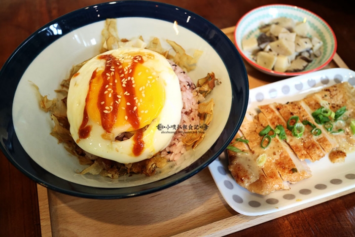 【台北士林早午餐】『伍伍零-咖啡與餐』巷弄內夢幻玻璃屋/近捷運芝山站/乾燥花/拍照.IG打卡/免服務費/WiFi