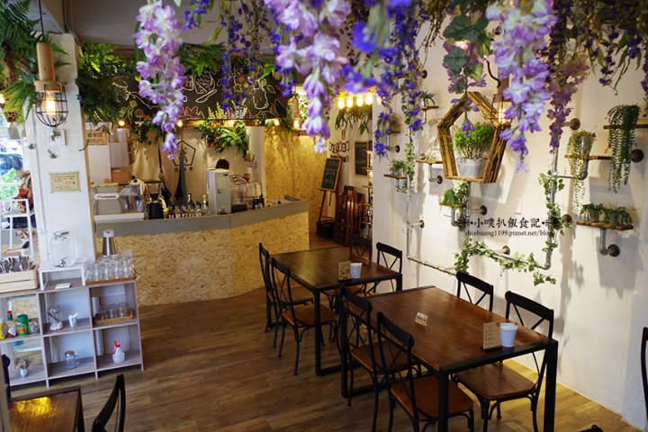 【台北士林早午餐】『伍伍零-咖啡與餐』巷弄內夢幻玻璃屋/近捷運芝山站/乾燥花/拍照.IG打卡/免服務費/WiFi