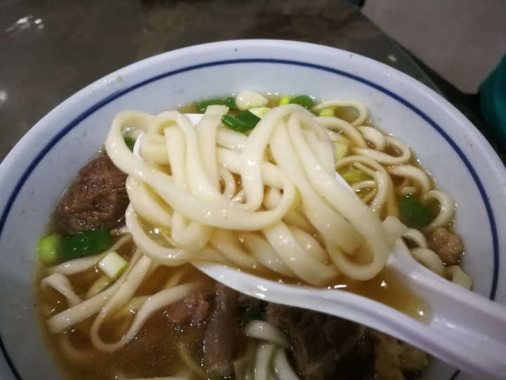 [桃園-龍潭大池]無名牛肉麵店--採用台灣牛 （同加加映松屋冰菓店之芋頭綿綿冰）