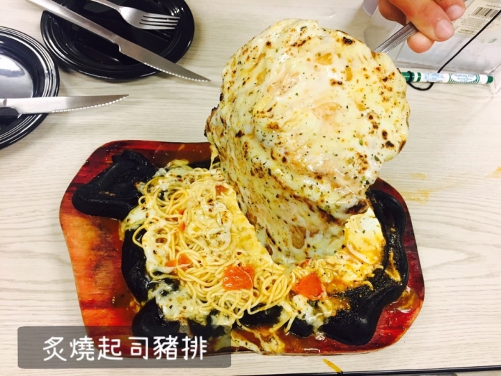 【樹林美食】大眾牛排-滿滿的炙燒起司配上鮮嫩的雞腿排