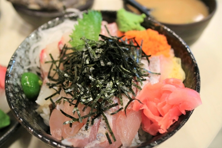 《南港船屋》野生海釣幸福味，崁仔頂新鮮的生魚片 (內含餐廳資訊)