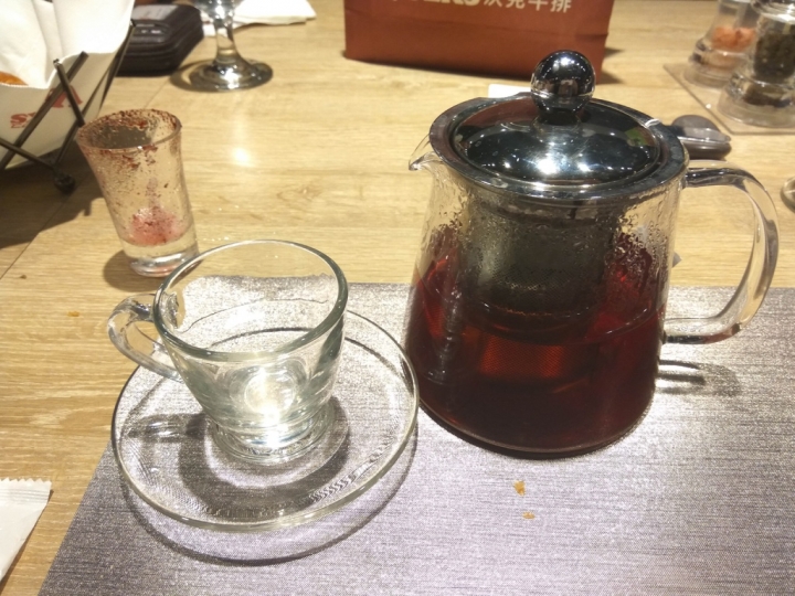 [全家系列]台中市朝富店日式沃克牛排VOLKS食記~ 麵包好好吃喔~ 海鮮及牛肉主菜也很不錯~