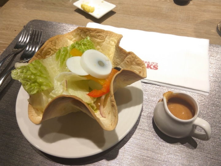 [全家系列]台中市朝富店日式沃克牛排VOLKS食記~ 麵包好好吃喔~ 海鮮及牛肉主菜也很不錯~
