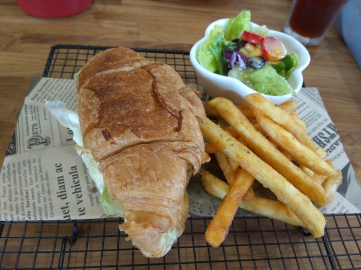 [早午餐/輕食/義式料理]彰化市花点食間(花點食間)食記 ~Brunch & Tea~近中央陸橋&秀傳醫院~