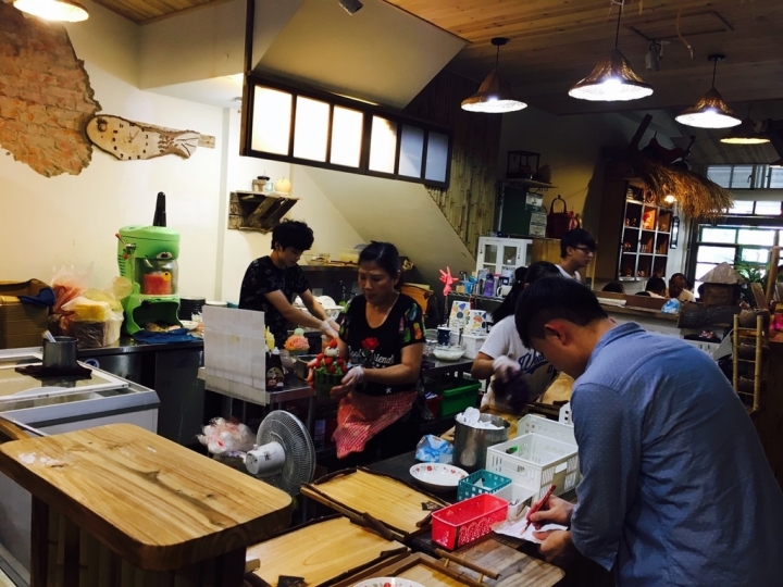 【新竹美食】尋庄懷舊冰店-哈密瓜芒果雪花冰超犯規、抹茶西瓜冰意想不到的搭