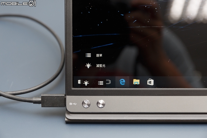 ASUS ZenScreen MB16AC 可攜式顯示器 是多餘？還是便利？
