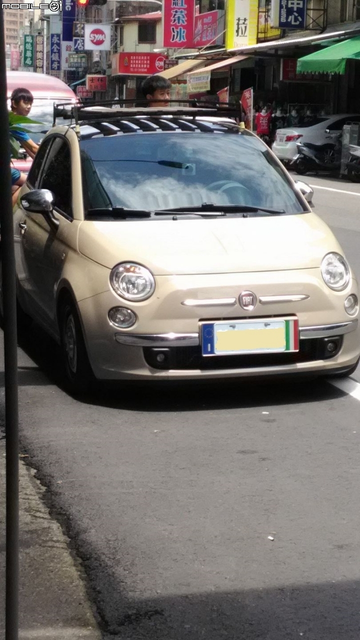 高雄遇見義大利FIAT小車 FIAT500還有500X
