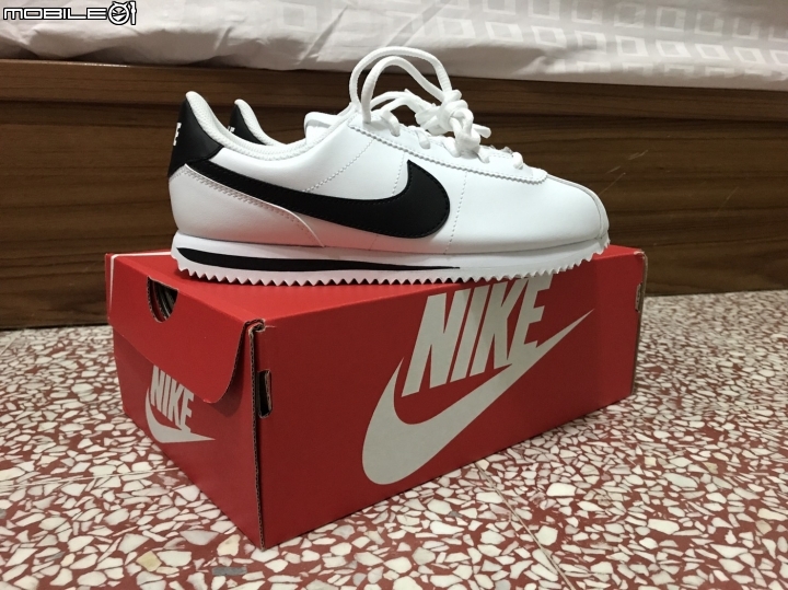 想請問這雙阿甘鞋是否很怪