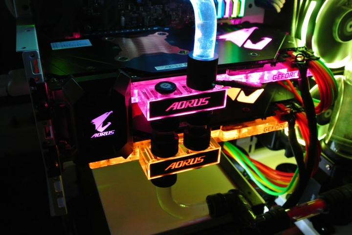 鷹神 AORUS GTX 1080 Ti Waterforce WB 水冷卡 測試篇