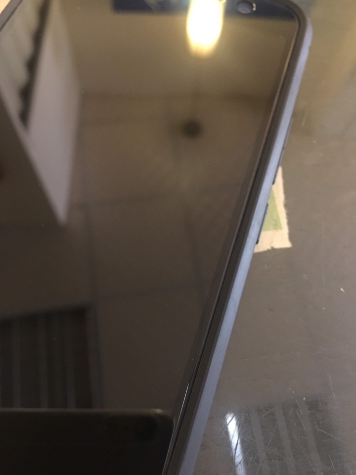 [分享]Spigen SGP U11 不夾 內縮滿版鋼化貼