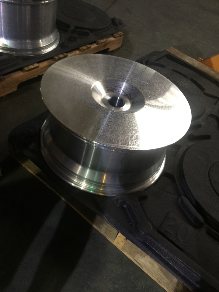 第一代X5 E53上20吋鍛造鋁圈也能蹦出新滋味~~~D1 SPEC