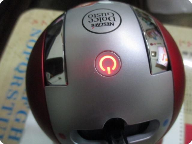 (開箱) 【"GENIO 2"】紅企鵝「雀巢多趣酷思膠囊咖啡機 NESCAFE Dolce Gusto」。