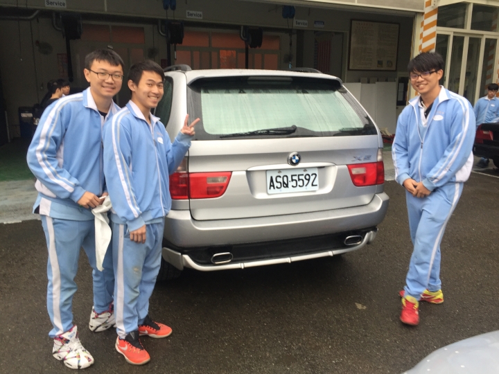 第一代X5 E53上20吋鍛造鋁圈也能蹦出新滋味~~~D1 SPEC