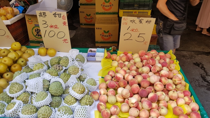 冠德中和左岸第一排  結構體快蓋好了...不知開價跟案名.....期待更多左岸鄰居 擴大居住數 生活機能