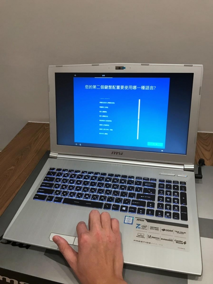 MSI美型商務機 PE62 7RD 簡易開箱