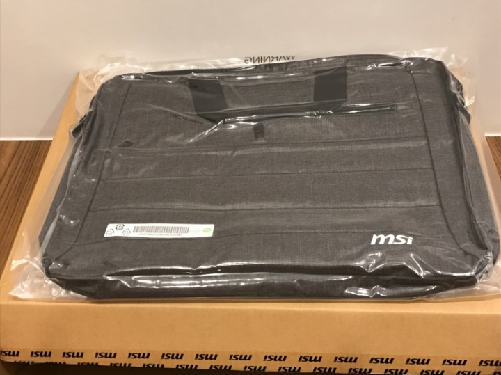 MSI美型商務機 PE62 7RD 簡易開箱