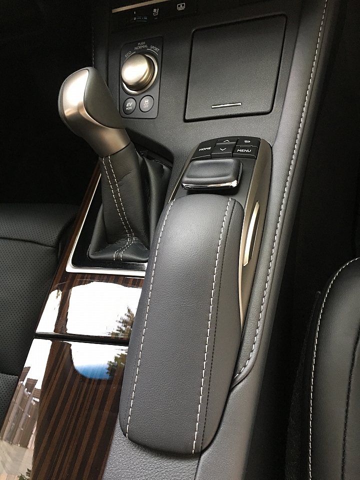 ES300h的開箱