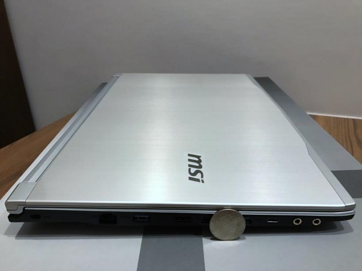 MSI美型商務機 PE62 7RD 簡易開箱