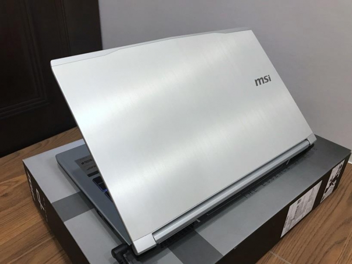 MSI美型商務機 PE62 7RD 簡易開箱