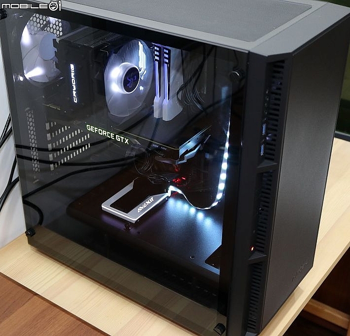 開箱 Antec P8 剔透質感黑色系玻璃透側機殼