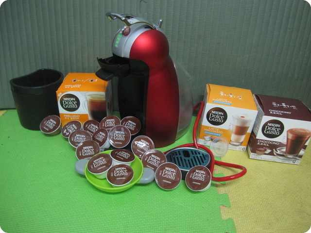 (開箱) 【"GENIO 2"】紅企鵝「雀巢多趣酷思膠囊咖啡機 NESCAFE Dolce Gusto」。