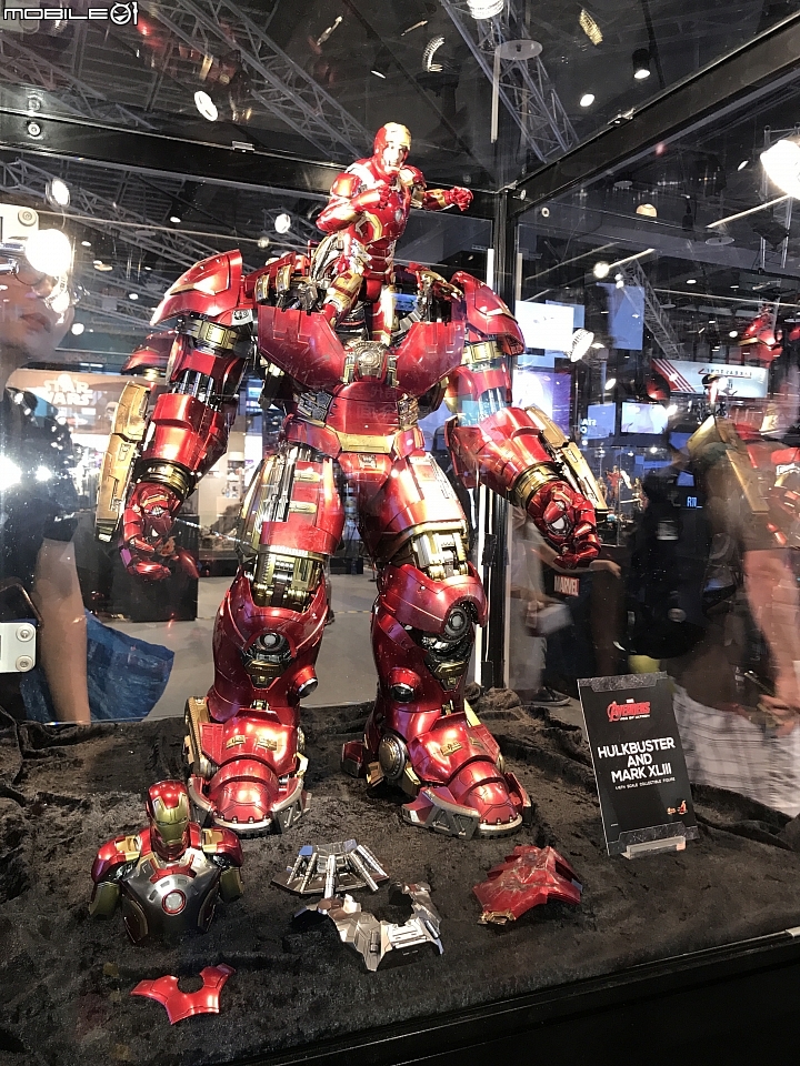 hottoys 反浩克最新的出貨樣式