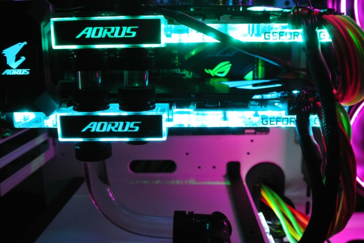 鷹神 AORUS GTX 1080 Ti Waterforce WB 水冷卡 測試篇